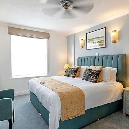 Saco Jersey - Merlin House Hotel